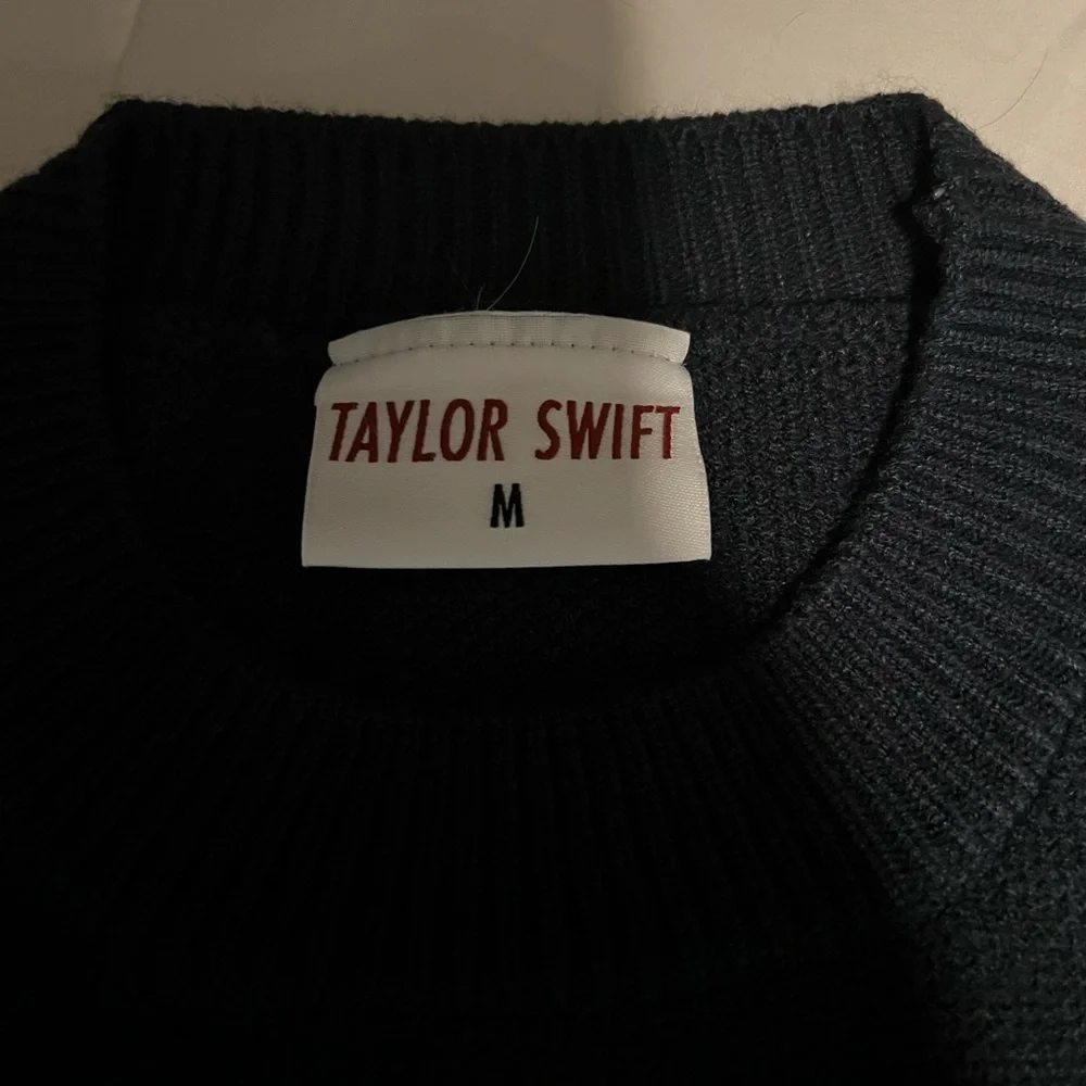 Red (Taylor’s Version) Navy Argyle Crewneck Sweater - Picture 5 of 6